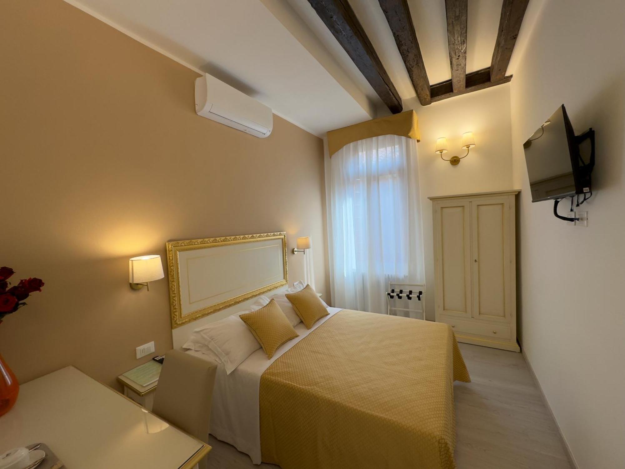 Double Room,1666762077:JPEG